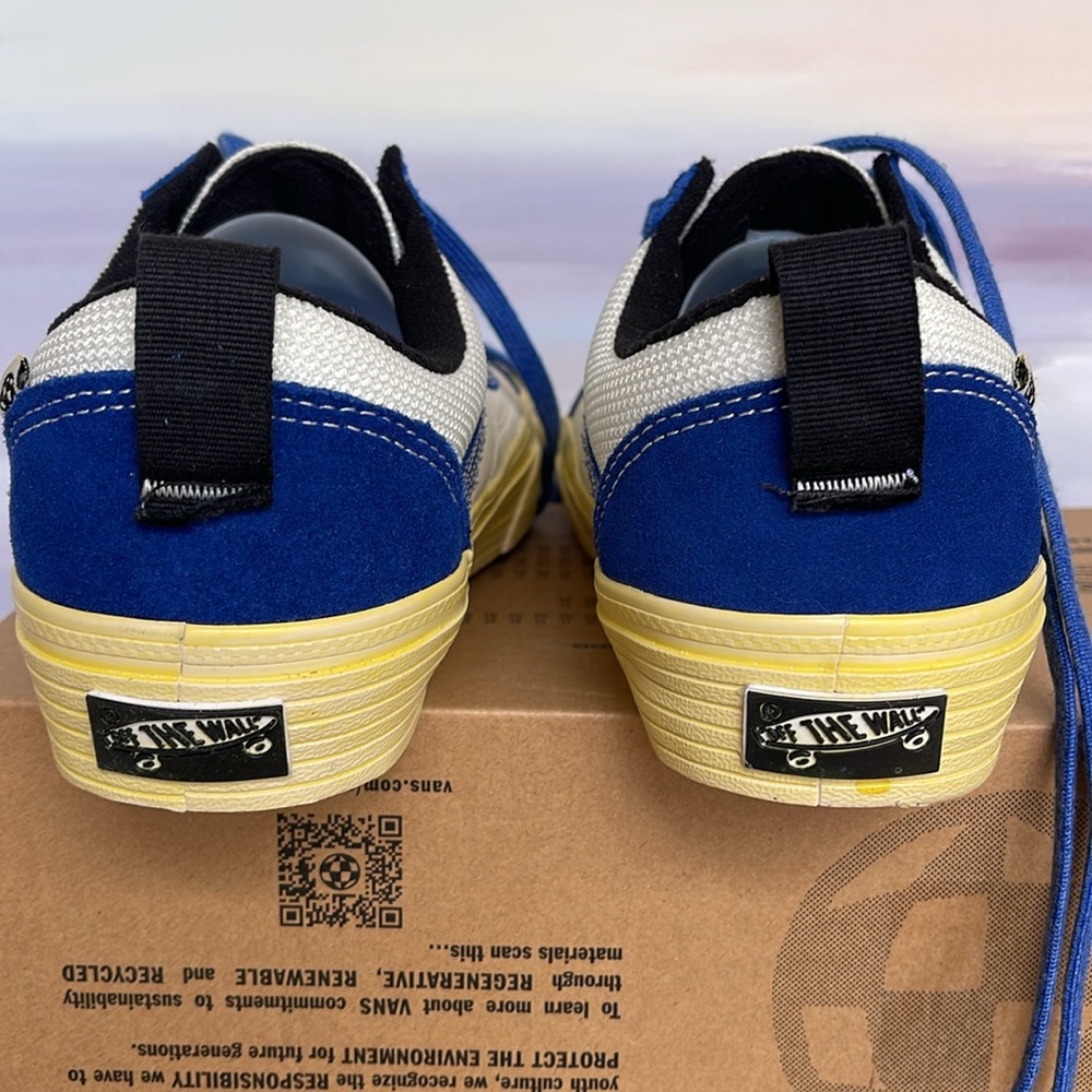 Vans WMNS Old Skool Split
Vintage Blue
VN0A5FBGFUH
Sneakers - Picture 13 of 16